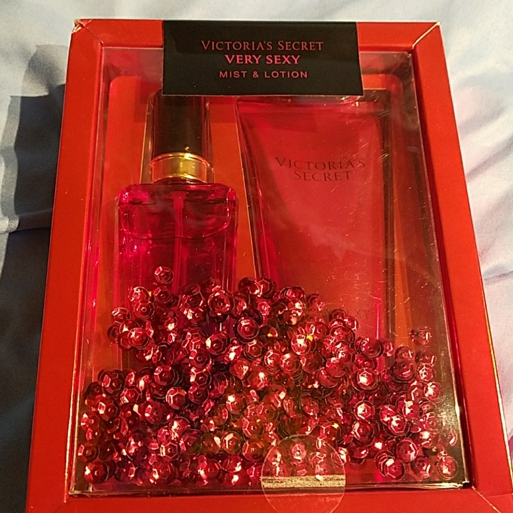 Victoria's secret very sexy mist and lotion set